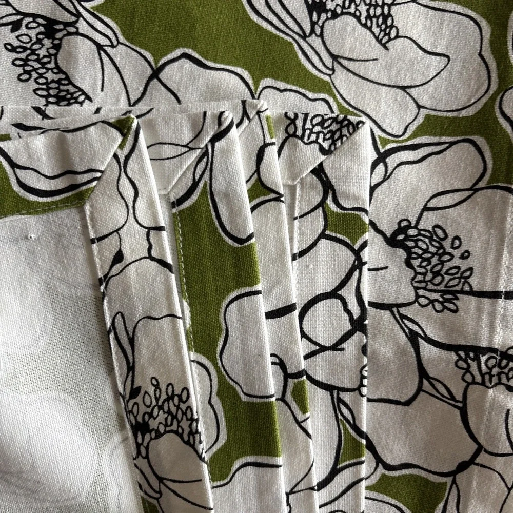 Crate & Barrel Lena ‎ Green floral  Placemats  Set Of 4, New Without Tags
